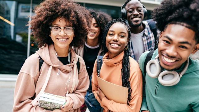 Tantangan Dan Peluang Mahasiswa Indonesia: Membentuk Generasi Berkarakter Dan Berdaya Saing
