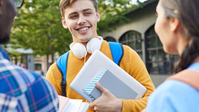 Gambar Artikel Mahasiswa Berjiwa Sosial: Peran Pendidikan, Organisasi, Dan Pergaulan Dalam Membangun Kepedulian