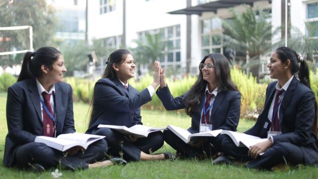 Gambar Artikel Kehidupan Mahasiswa Modern Di Universitas Indonesia: Perpaduan Akademik, Organisasi, Dan Pengembangan Diri
