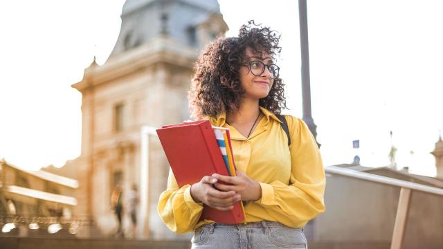 Gambar Artikel Kehidupan Mahasiswa Modern Di Indonesia: Belajar, Berkembang, Dan Berkarya