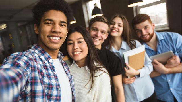 Gambar Artikel Kehidupan Mahasiswa Modern Di Kampus Indonesia