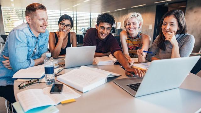 Gambar Artikel Pentingnya Konsistensi Mahasiswa Dalam Meraih Prestasi Akademik