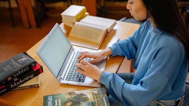 Gambar Artikel Mahasiswa Dan Pentingnya Literasi Digital Di Era Informasi