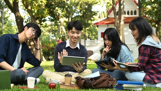 Gambar Artikel Mahasiswa Dan Pentingnya Sikap Profesional Dalam Dunia Akademik Dan Karier