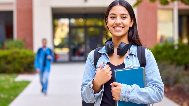 Gambar Artikel Mahasiswa Dan Etos Kerja: Menanamkan Profesionalisme Sejak Di Bangku Kuliah