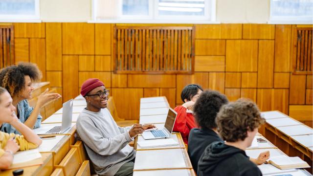 Gambar Artikel Kehidupan Finansial Mahasiswa Dan Strategi Bertahan Selama Kuliah