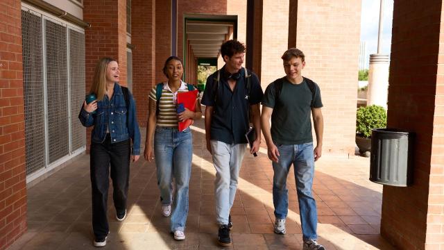 Mahasiswa Dan Peran Teknologi Dalam Kehidupan Akademik Sehari-hari