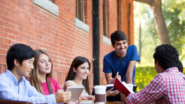 Mahasiswa Dan Proses Pembentukan Sikap Kritis Dalam Lingkungan Akademik