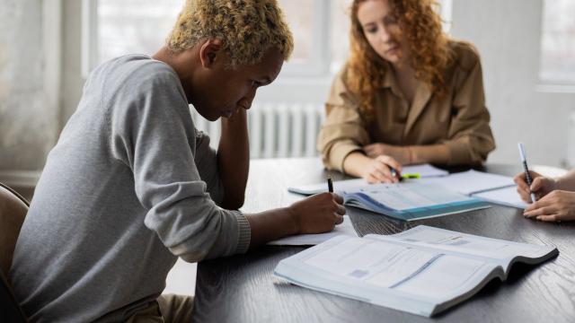 Gambar Artikel Mahasiswa Dan Peran Lingkungan Kampus Dalam Membentuk Pola Pikir Kritis