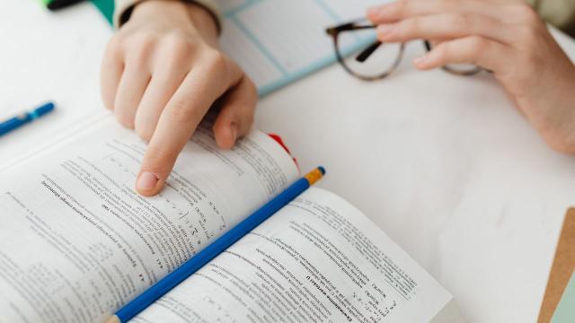 Gambar Artikel Mahasiswa Dan Tantangan Menghadapi Tekanan Akademik Di Dunia Perkuliahan