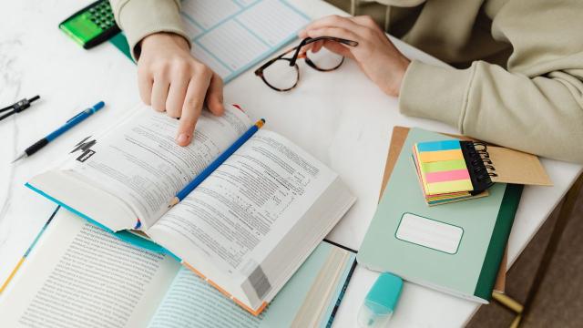 Gambar Artikel Manajemen Stres Mahasiswa Di Tengah Aktivitas Kampus