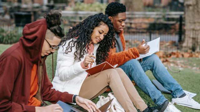 Peran Dosen Dalam Meningkatkan Motivasi Belajar Mahasiswa