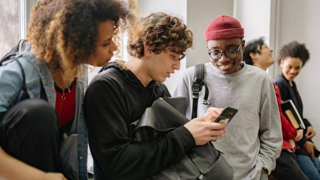 Tantangan Akademik Dan Kehidupan Sosial Mahasiswa Di Perguruan Tinggi Indonesia