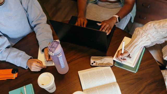 Mahasiswa Indonesia Sebagai Generasi Penerus Pembangunan Bangsa