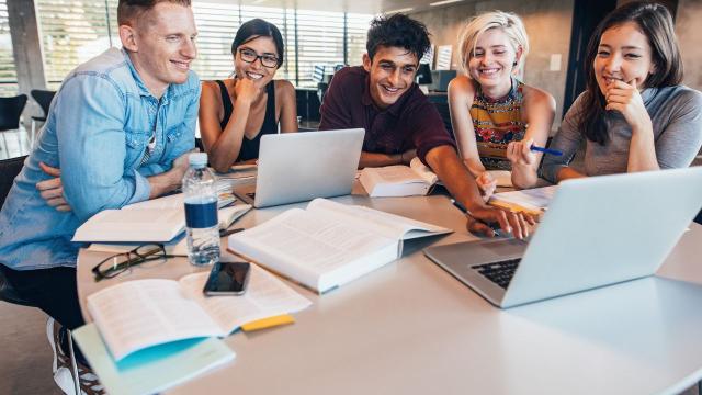 Gambar Artikel Mahasiswa Dan Lingkungan Universitas Dalam Pembentukan Generasi Berkarakter