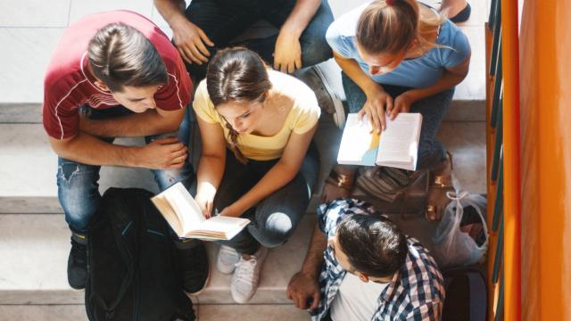 Gambar Artikel Mahasiswa Indonesia Dan Adaptasi Terhadap Transformasi Digital Di Universitas