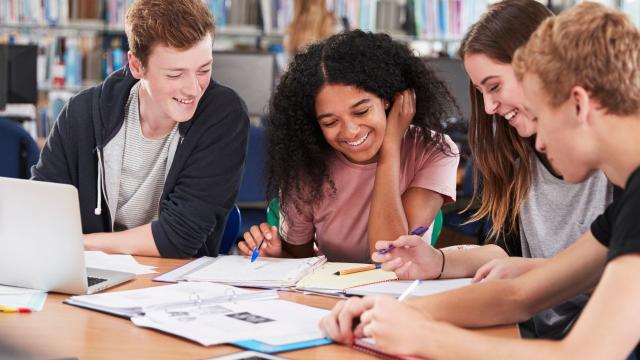 Gambar Artikel Mahasiswa Indonesia Dan Peran Universitas Daerah Dalam Pemerataan Pendidikan Tinggi
