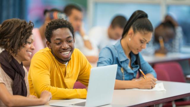 Gambar Artikel Mahasiswa Indonesia Di Era Digital: Tantangan Literasi, Etika, Dan Kesehatan Mental