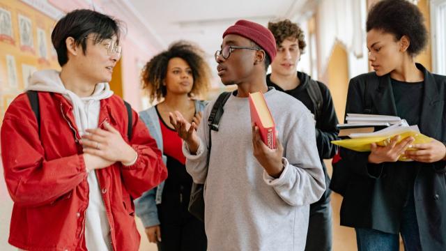 Gambar Artikel Mahasiswa Indonesia Dan Kontribusi Universitas Dalam Penguatan Pengabdian Kepada Masyarakat