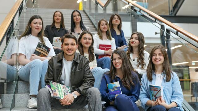 Dinamika Kehidupan Mahasiswa Di Universitas Indonesia: Akademik, Sosial, Dan Tantangannya