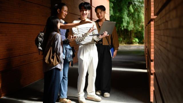 Gambar Artikel Keseimbangan Akademik Dan Kehidupan Sosial Dalam Dunia Mahasiswa