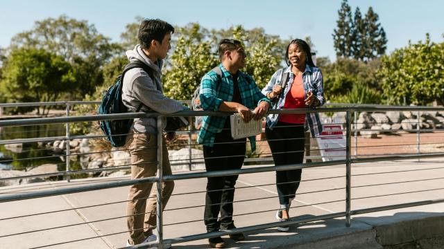 Gambar Artikel Menyiapkan Mahasiswa Menghadapi Dunia Kerja Melalui Pendidikan Tinggi