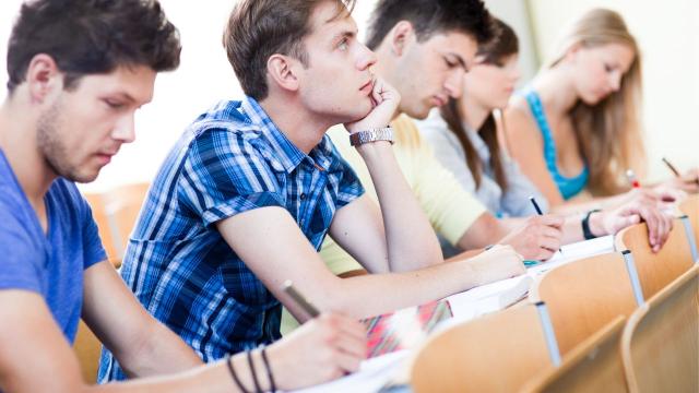 Mahasiswa Dan Pentingnya Keseimbangan Akademik Dan Kehidupan Sosial