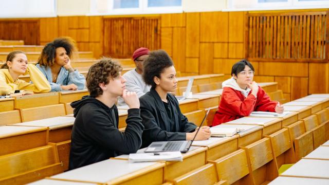 Mahasiswa Di Tengah Transformasi Digital Pendidikan Tinggi Indonesia