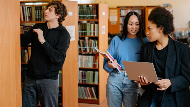 Sinergi Kurikulum Dan Pendidikan Inklusif Dalam Mendukung Kesuksesan Mahasiswa