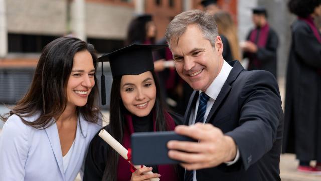 Gambar Artikel Hidup Mahasiswa Indonesia: Antara Kuliah, Persahabatan, Dan Kesehatan