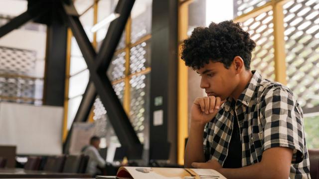 Gambar Artikel Mahasiswa Indonesia: Menemukan Keseimbangan Di Tengah Kesibukan Kampus