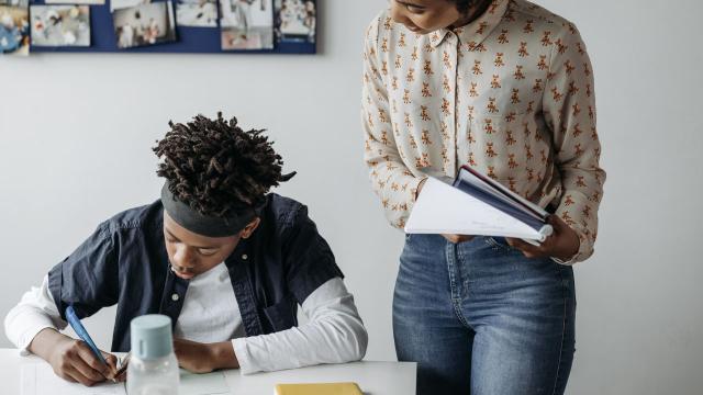 Gambar Artikel Membangun Mahasiswa Unggul: Dari Kurikulum Hingga Karakter