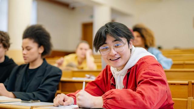 Mahasiswa Indonesia: Membentuk Karakter Dan Kompetensi Melalui Pembelajaran Modern