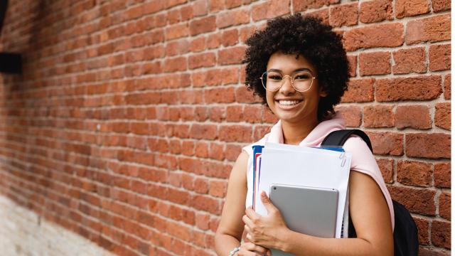 Membangun Karakter Dan Kompetensi: Kehidupan Mahasiswa Di Lingkungan Universitas