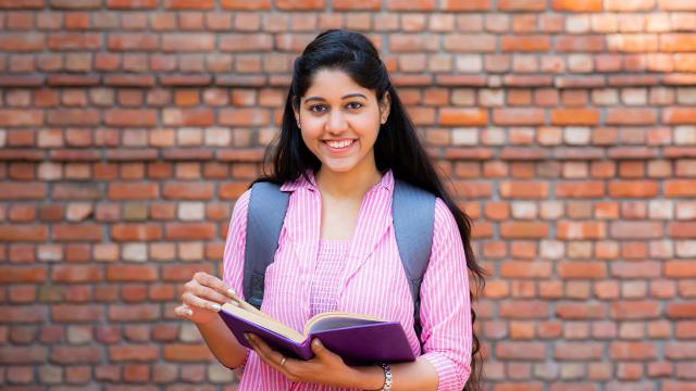 Merantau Untuk Ilmu: Dinamika Kehidupan Mahasiswa Perantau Di Kota Pendidikan