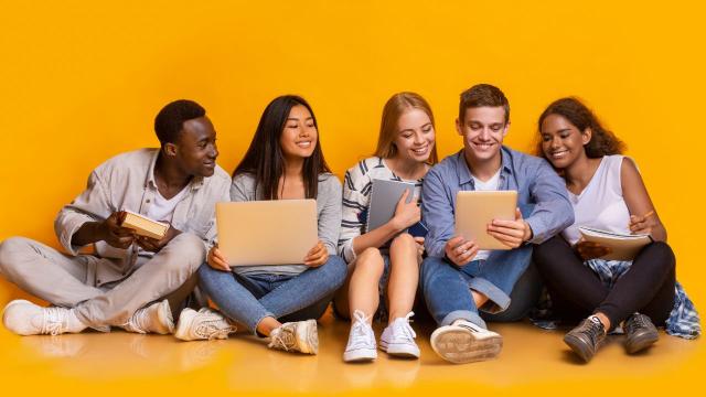 Gambar Artikel Mencari Keseimbangan Di Tengah Kesibukan: Ritme Hidup Mahasiswa Di Kampus Indonesia