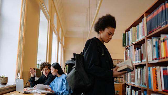 Gambar Artikel Merawat Semangat Belajar Mahasiswa: Sinergi Kurikulum, Kesehatan, Dan Budaya Kampus