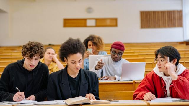 Gambar Artikel Mahasiswa Sebagai Agen Perubahan: Mewujudkan Kampus Sehat Dan Pendidikan Inklusif Di Indonesia