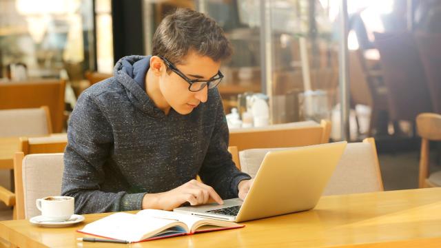 Menguatkan Identitas Mahasiswa: Sinergi Akademik, Karakter, Dan Kepedulian Sosial