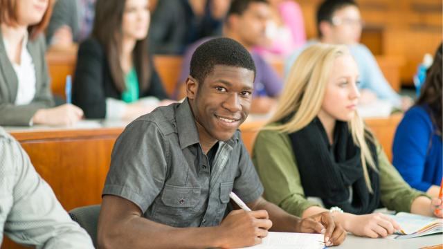 Gambar Artikel Menjadi Mahasiswa Berdaya: Sinergi Kurikulum, Karakter, Dan Inklusivitas Di Perguruan Tinggi Indonesia