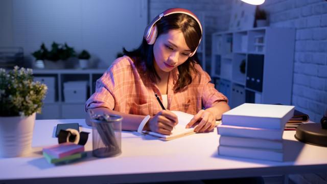 Gambar Artikel Mahasiswa Adaptif: Menyesuaikan Diri Dengan Kurikulum, Organisasi, Dan Kehidupan Sosial