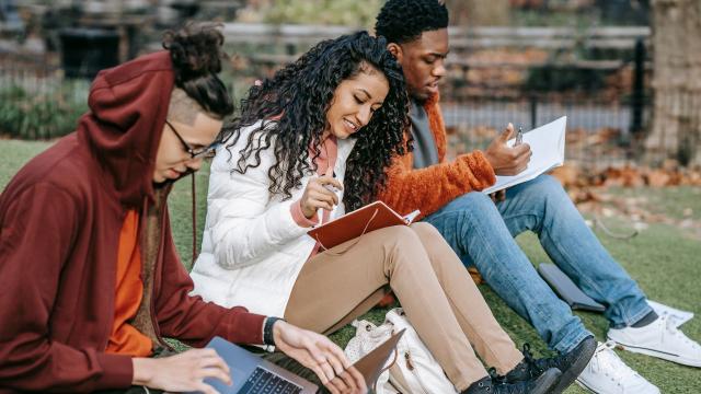 Gambar Artikel Mahasiswa Peduli Lingkungan: Mengintegrasikan Pendidikan, Karakter, Dan Sosial