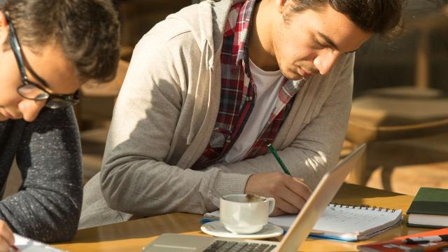 Gambar Artikel Menjadi Mahasiswa Tangguh: Strategi Bertahan Dan Berkembang Di Tengah Tantangan Akademik