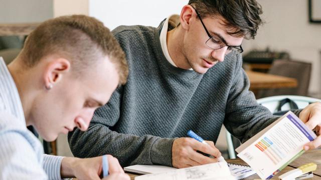 Gambar Artikel Mahasiswa Di Era Kecerdasan Buatan: Tantangan Kurikulum Dan Adaptasi Kampus Modern