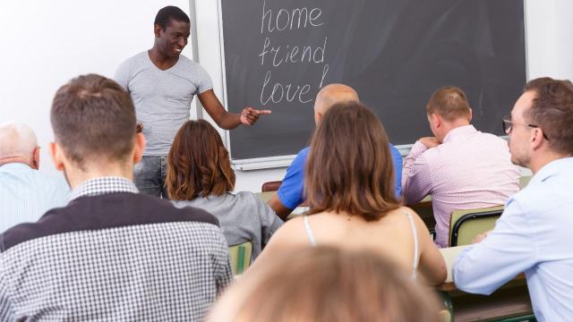 Gambar Artikel Kehidupan Mahasiswa Di Universitas Indonesia: Tantangan, Pergaulan, Dan Kesehatan