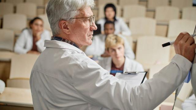 Gambar Artikel Masa Kuliah Sebagai Proses Pembentukan Karakter Dan Kompetensi Mahasiswa