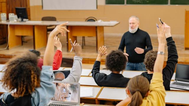 Gambar Artikel Mahasiswa Di Era Pendidikan Modern: Menata Prestasi Dan Keseimbangan Hidup