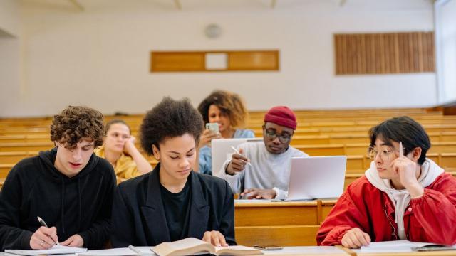 Gambar Artikel Mahasiswa Dan Strategi Menjalani Kehidupan Kampus Secara Seimbang