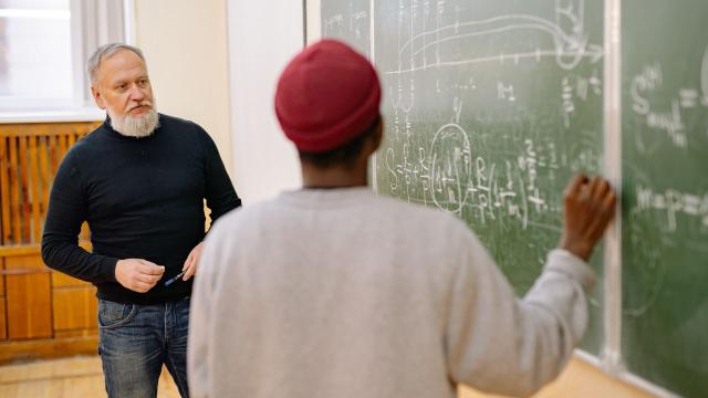 Gambar Artikel Kehidupan Mahasiswa Sebagai Proses Pembentukan Karakter Dan Kompetensi