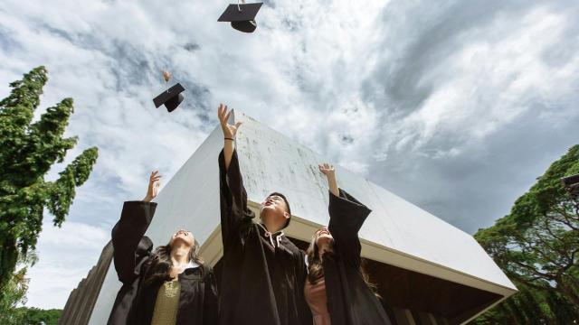 Gambar Artikel Mahasiswa Di Persimpangan Akademik Dan Realitas Kehidupan